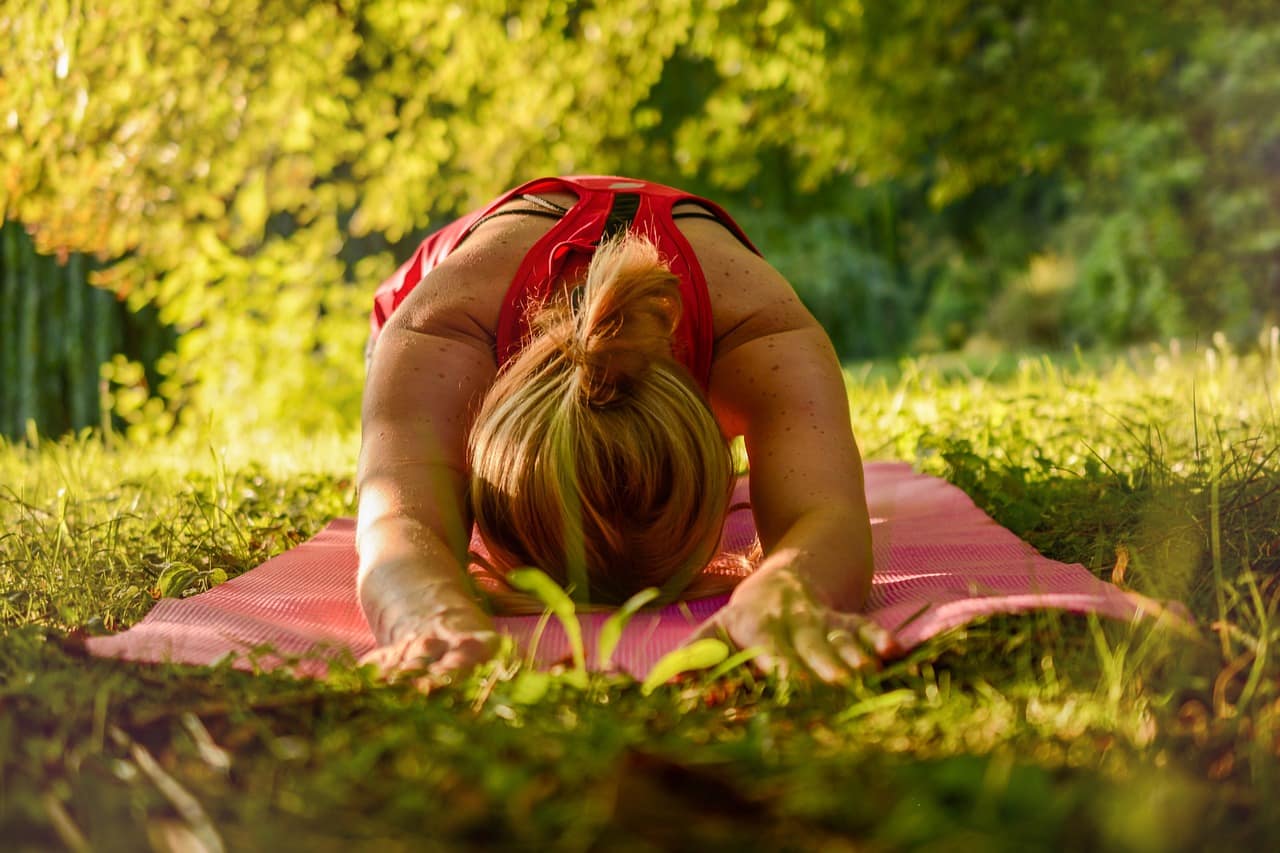 Les outils et techniques pour améliorer la mobilité dans le sport woman, yoga, fitness-2662237.jpg